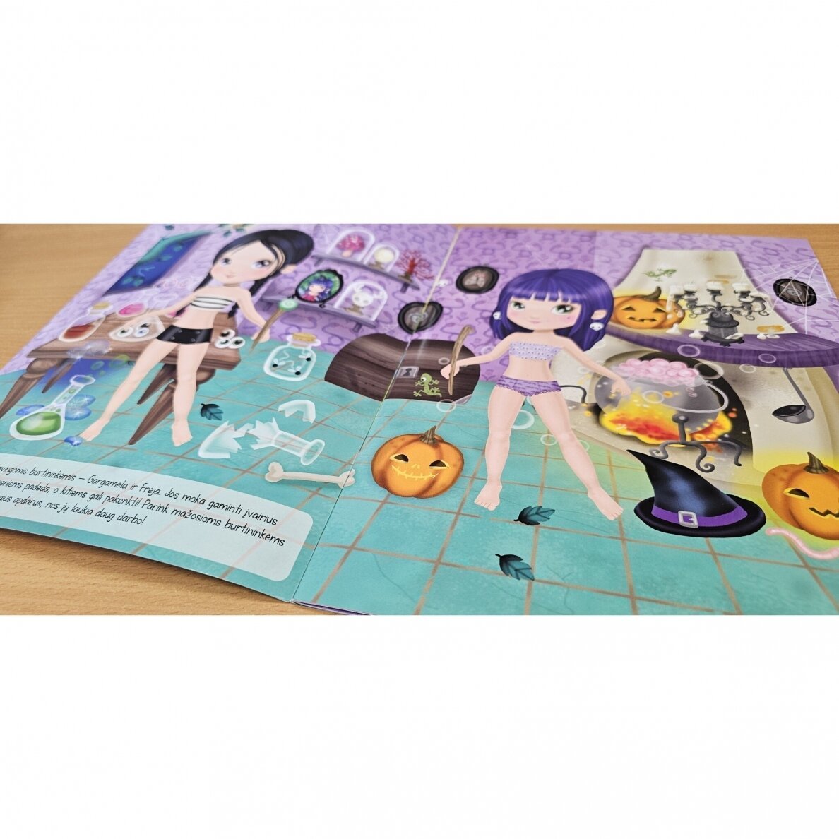 Aprenk mane! Mažosios burtininkės. Su daugkartiniais lipdukais - Image 4