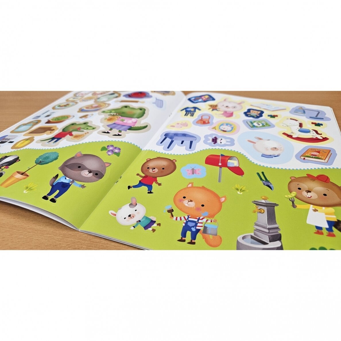 Daugkartinių lipdukų knygelė. Namie - Image 2