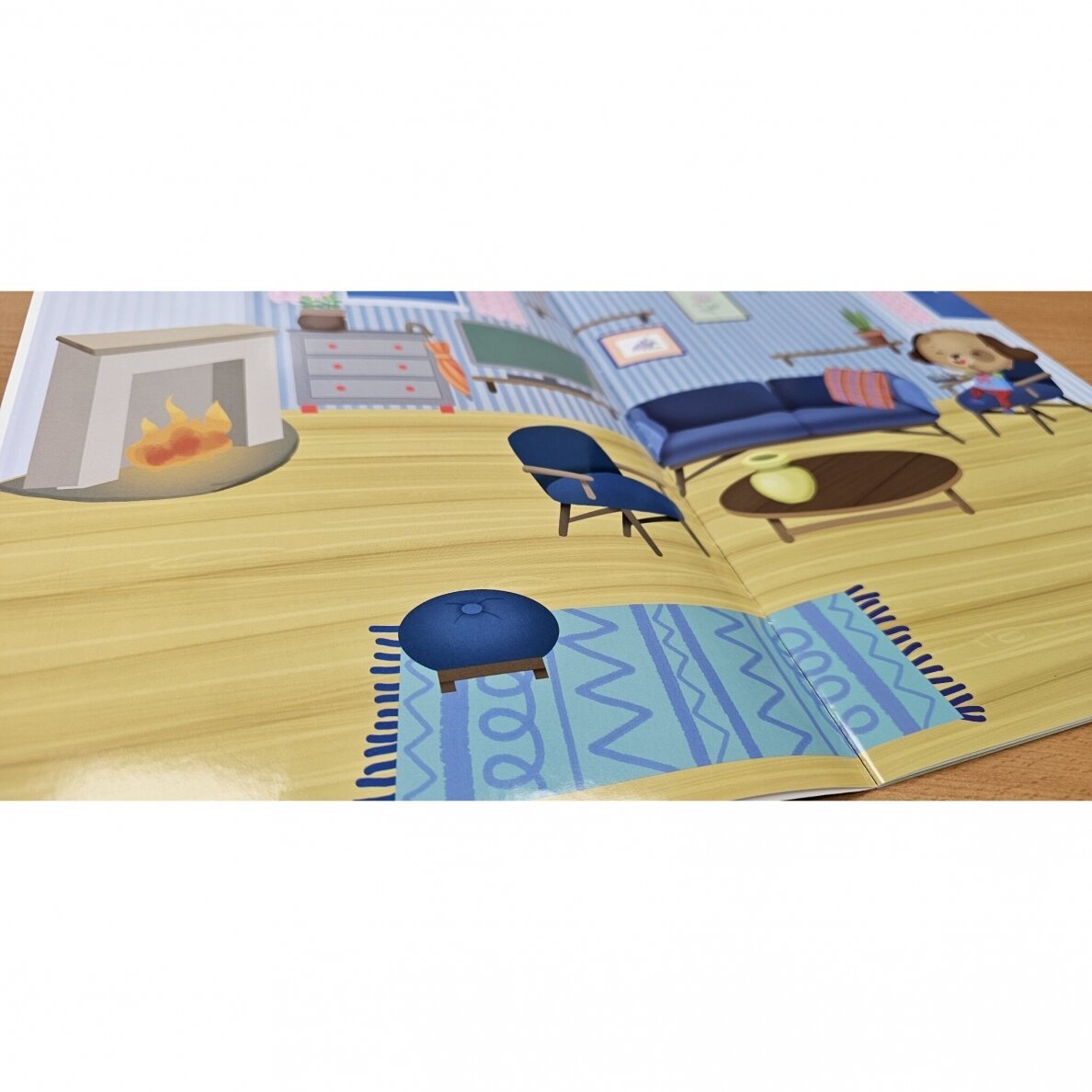 Daugkartinių lipdukų knygelė. Namie