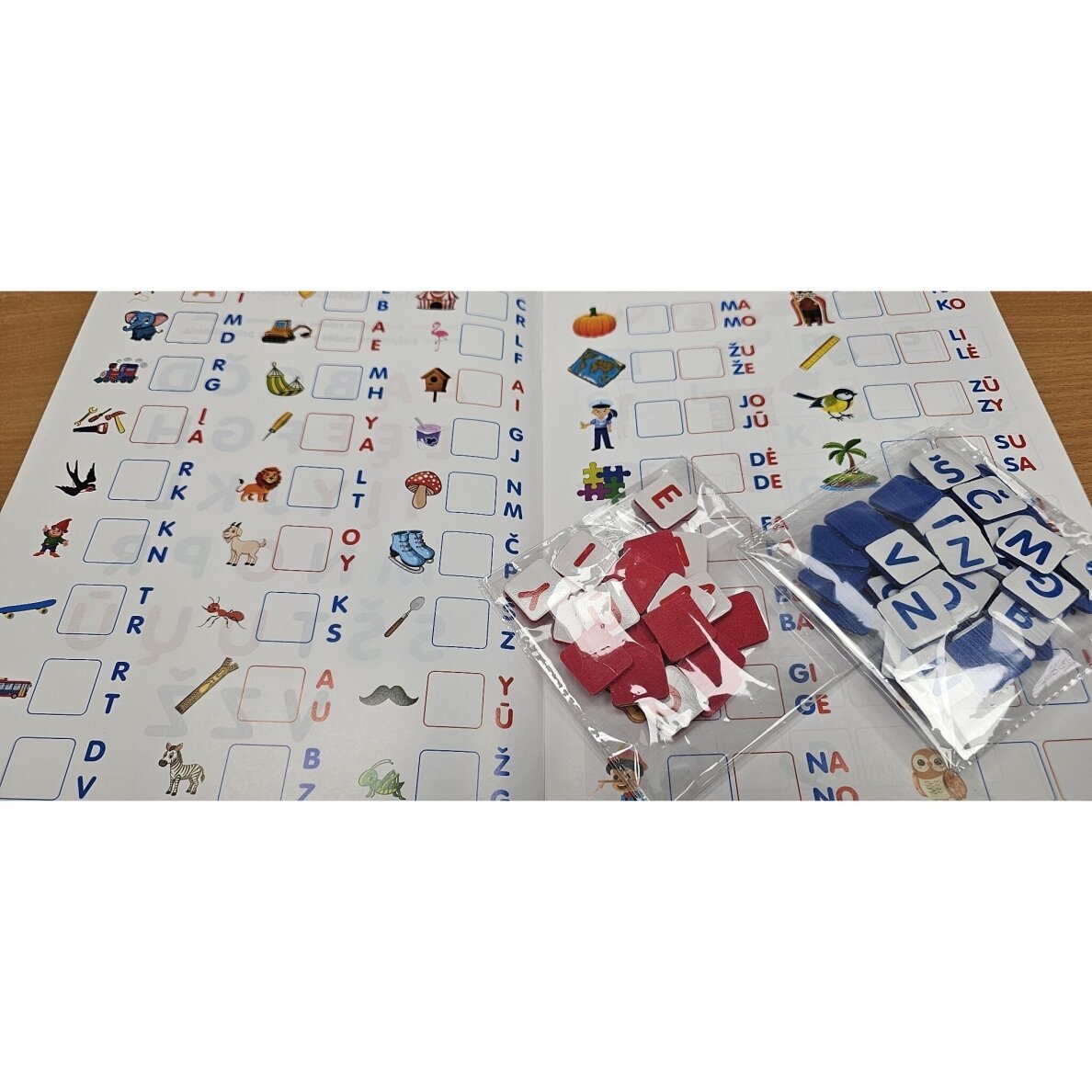 Dėlioju žodžius. Su 60 putplasčio raidžių