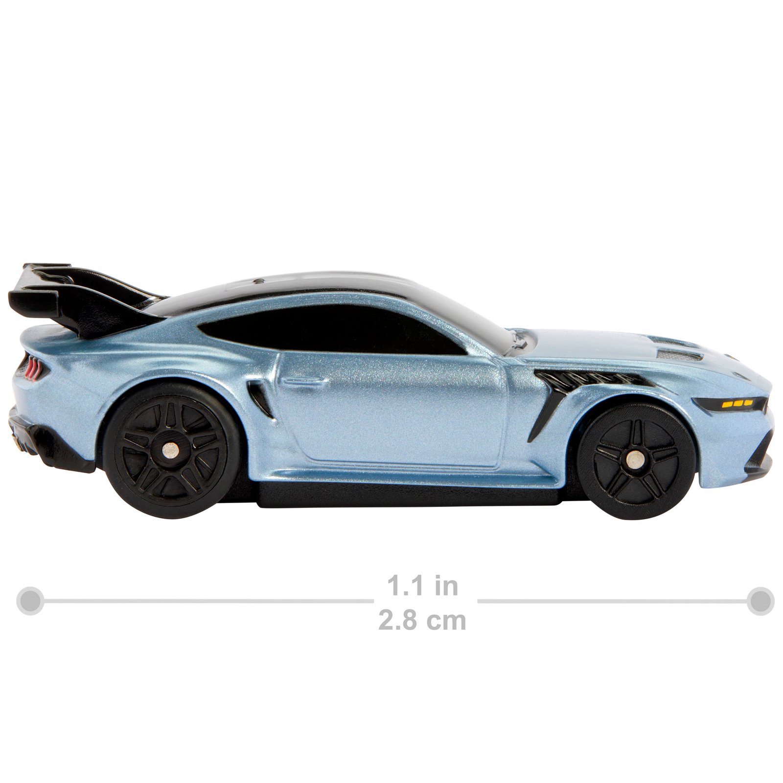Ford Mustang GTD iš šono – galinis sparnas ir metalo atspalvio kėbulas