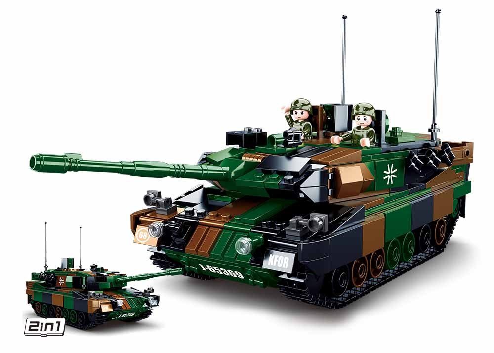 Surinktas maskuojamojo rašto Leopard 2A5 tanko modelis ir mažesnis alternatyvus 2 viename modelis