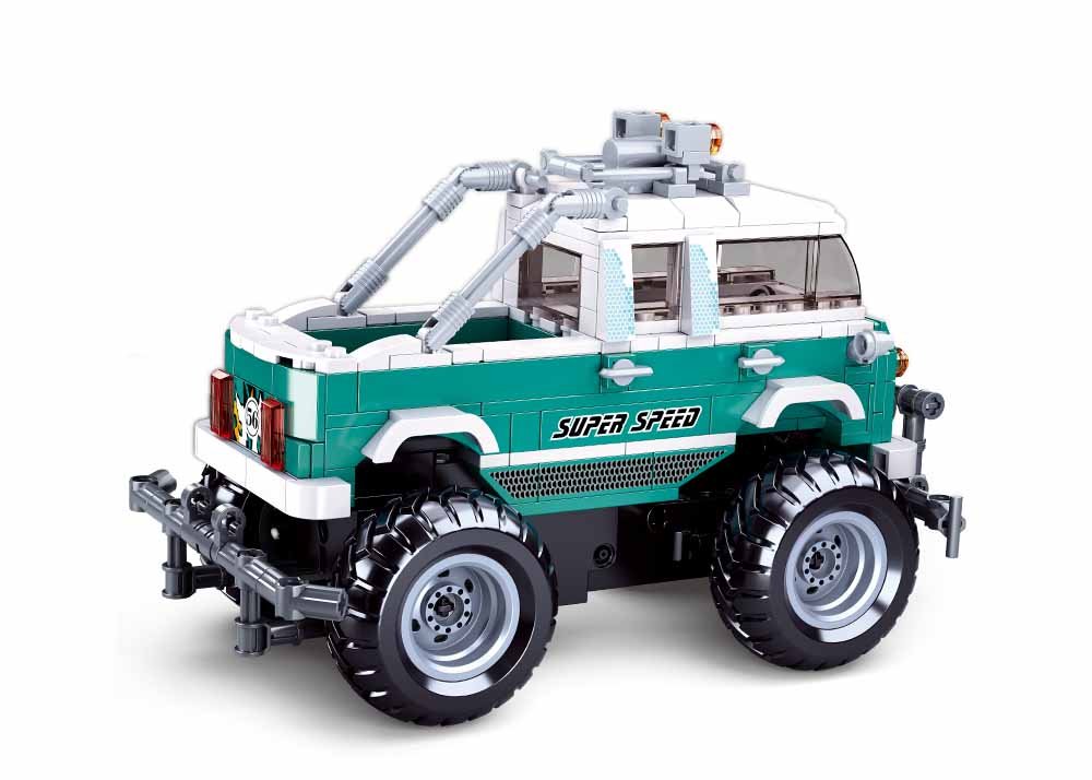 Visureigio su dideliais ratais galinis vaizdas ir atvira krovinių dėžė