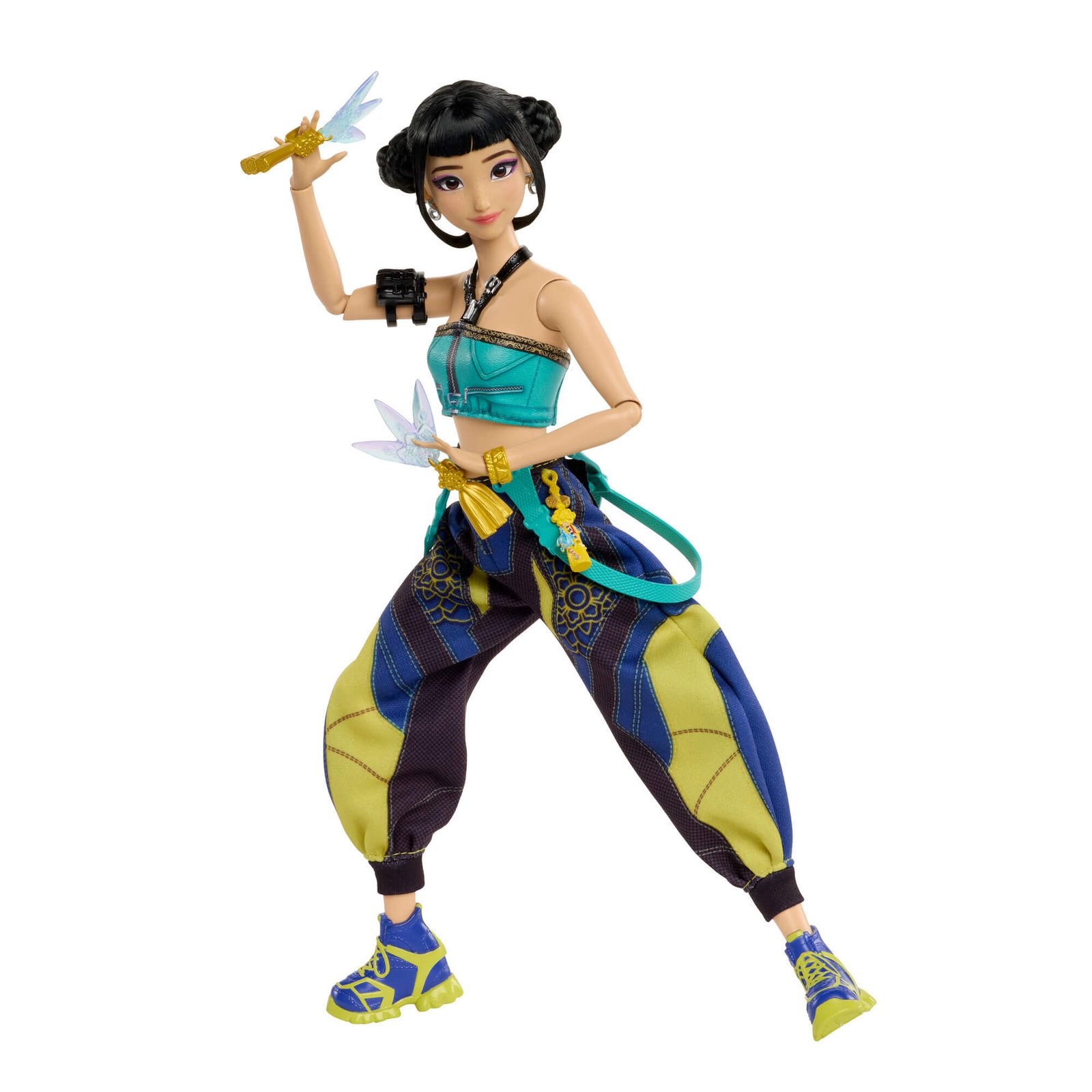 Zoey iškėlusi Spirit Blades ginklus abiem rankomis