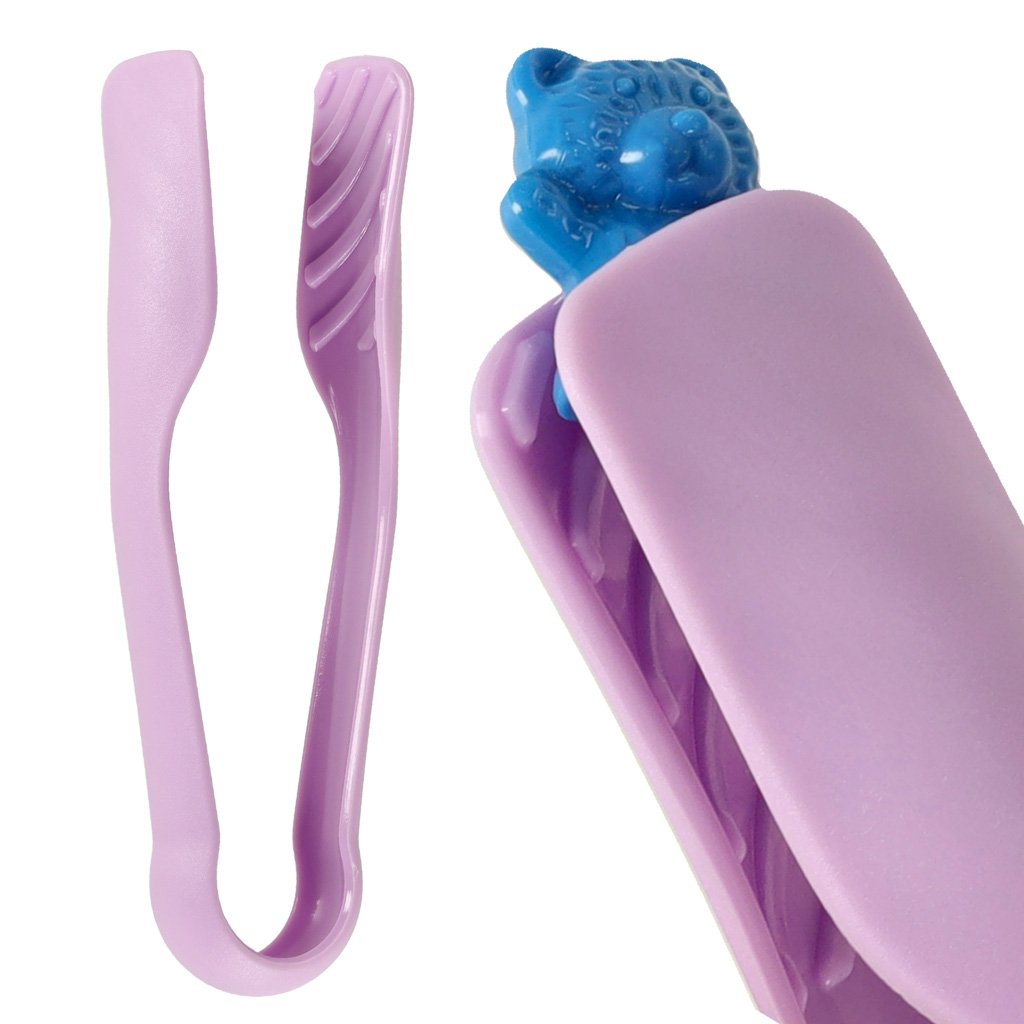 Violetinis pincetas suima mėlyną meškutį