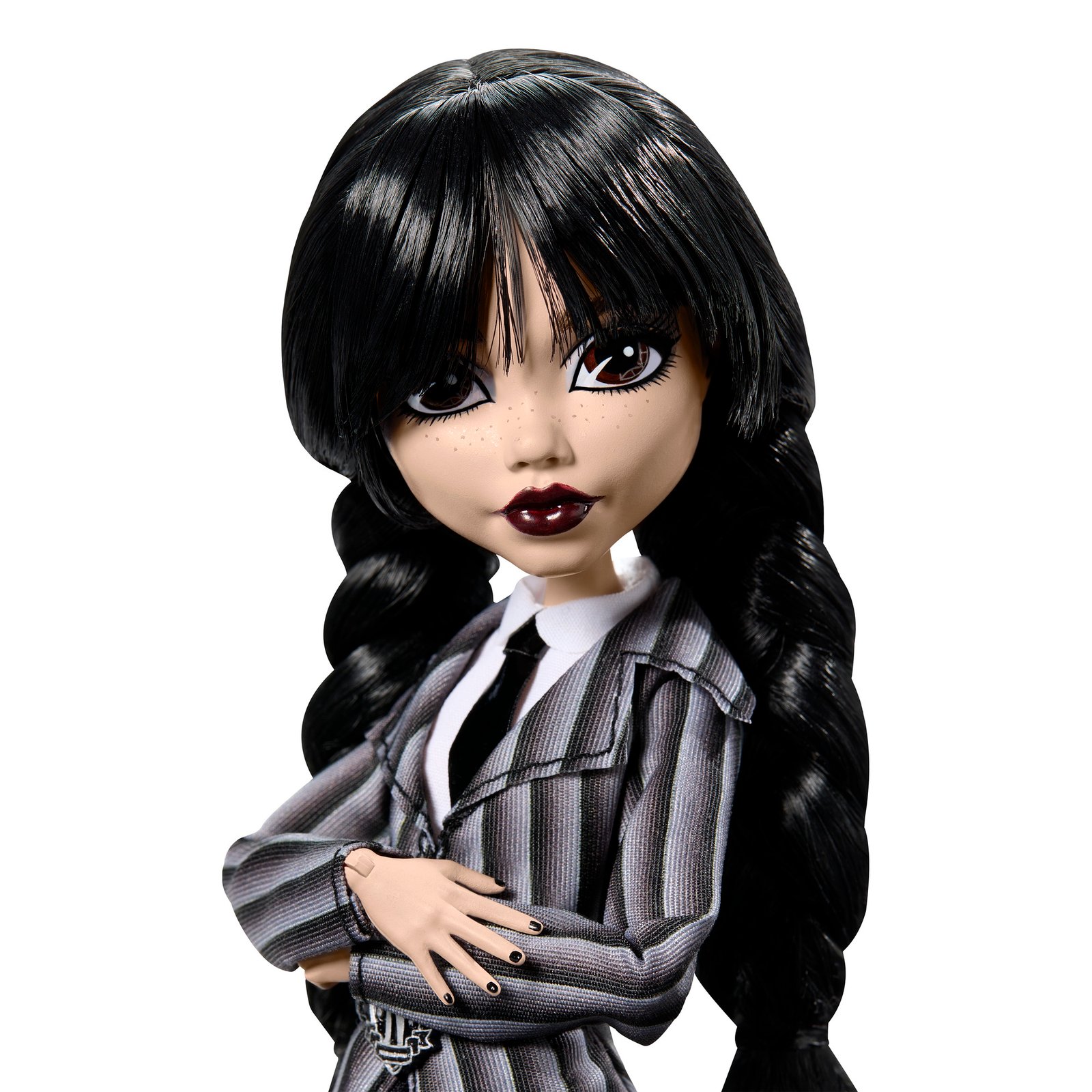 Lėlės Wednesday Addams veidas su kirpčiukais ir dviem juodomis kasomis iš arti